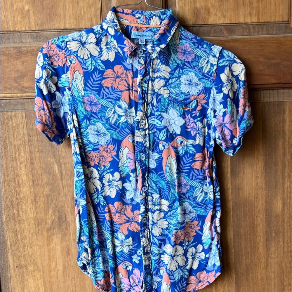 TOMMY BAHAMA boy’s Hawaiian shirt. Size 10/12.